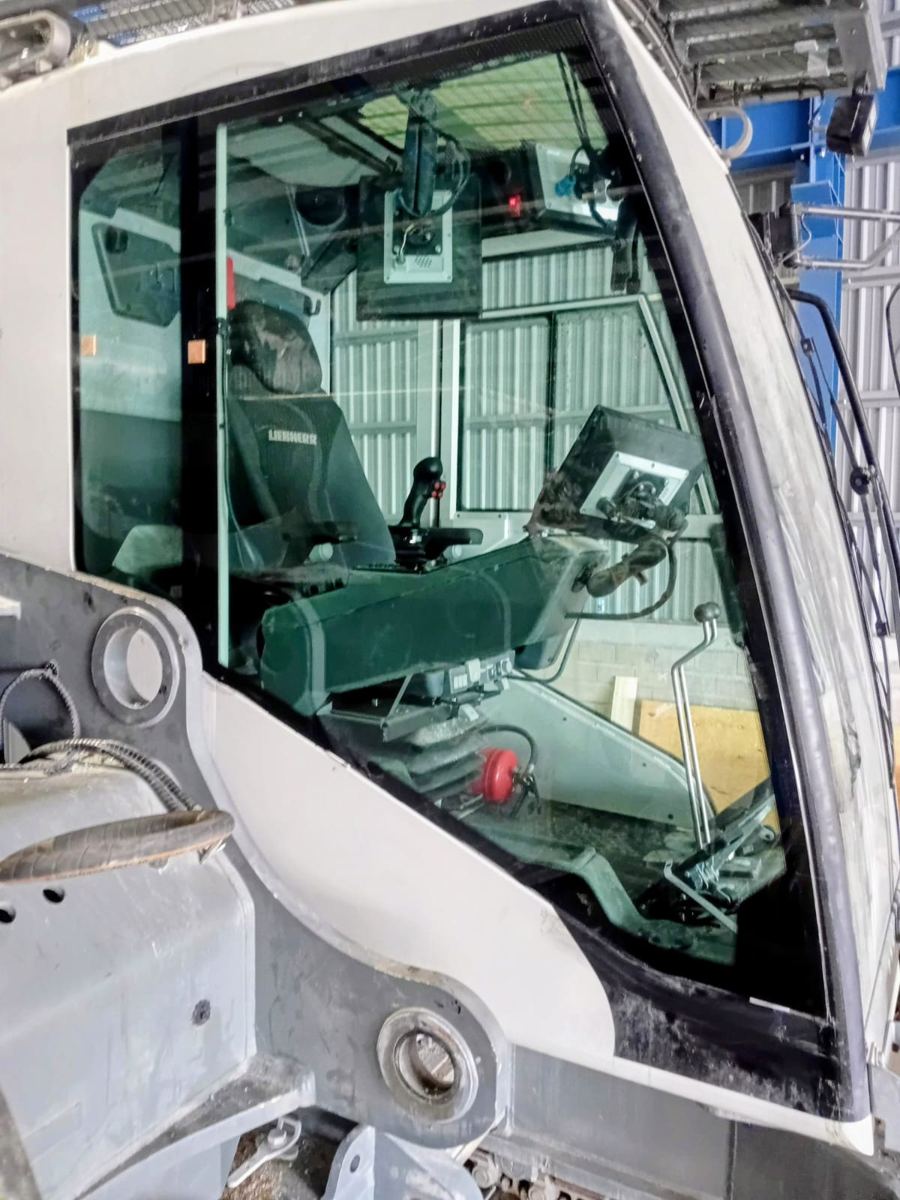 Nieuwe ruit in een machinecabine