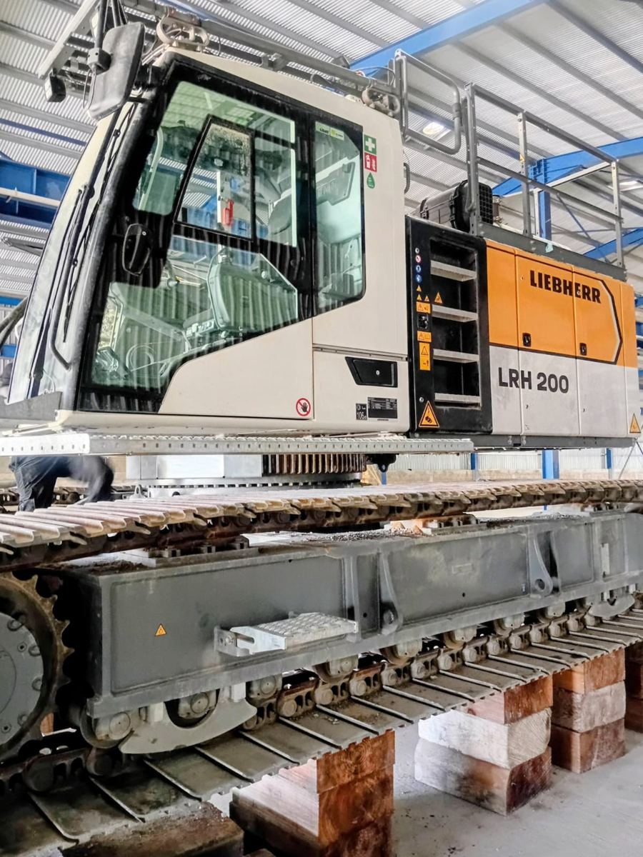 Liebherr-graafmachine met nieuwe cabineruiten